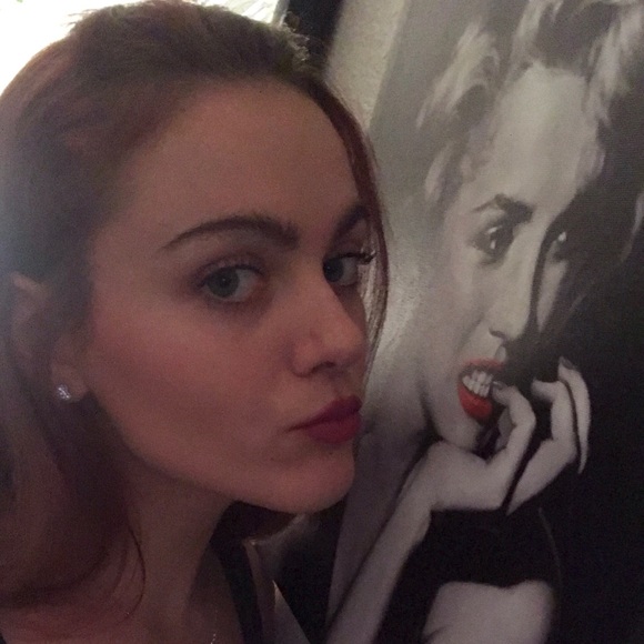 Meet your Posher, Tiffany - Picture 3 of 3